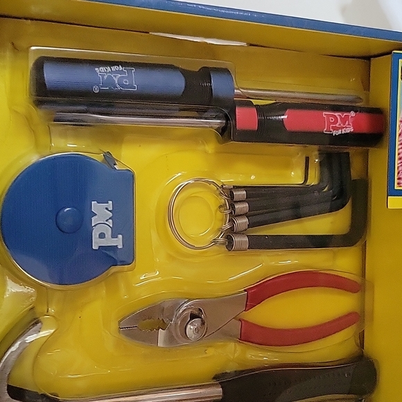 Kids Deluxe Carpentry Tool Set - Picture 5 of 8